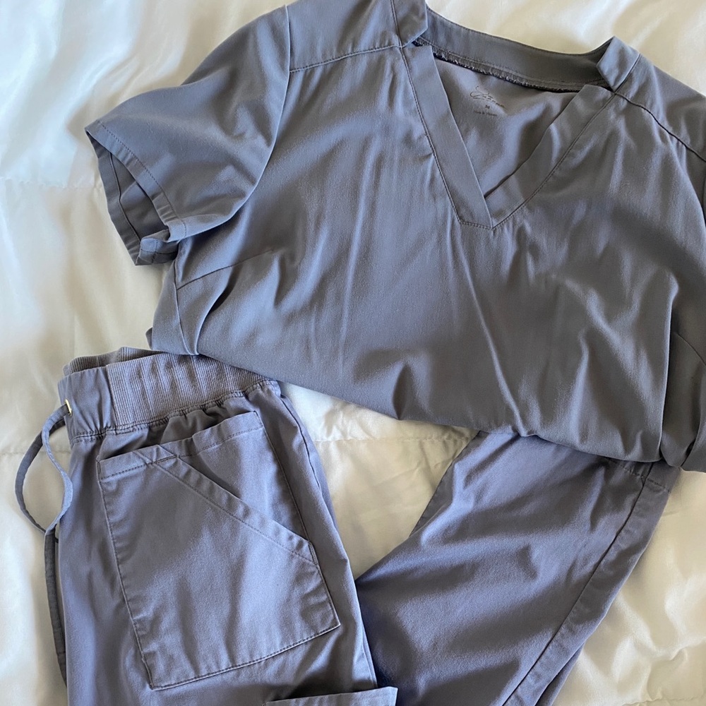 Jaanuu gray scrub set